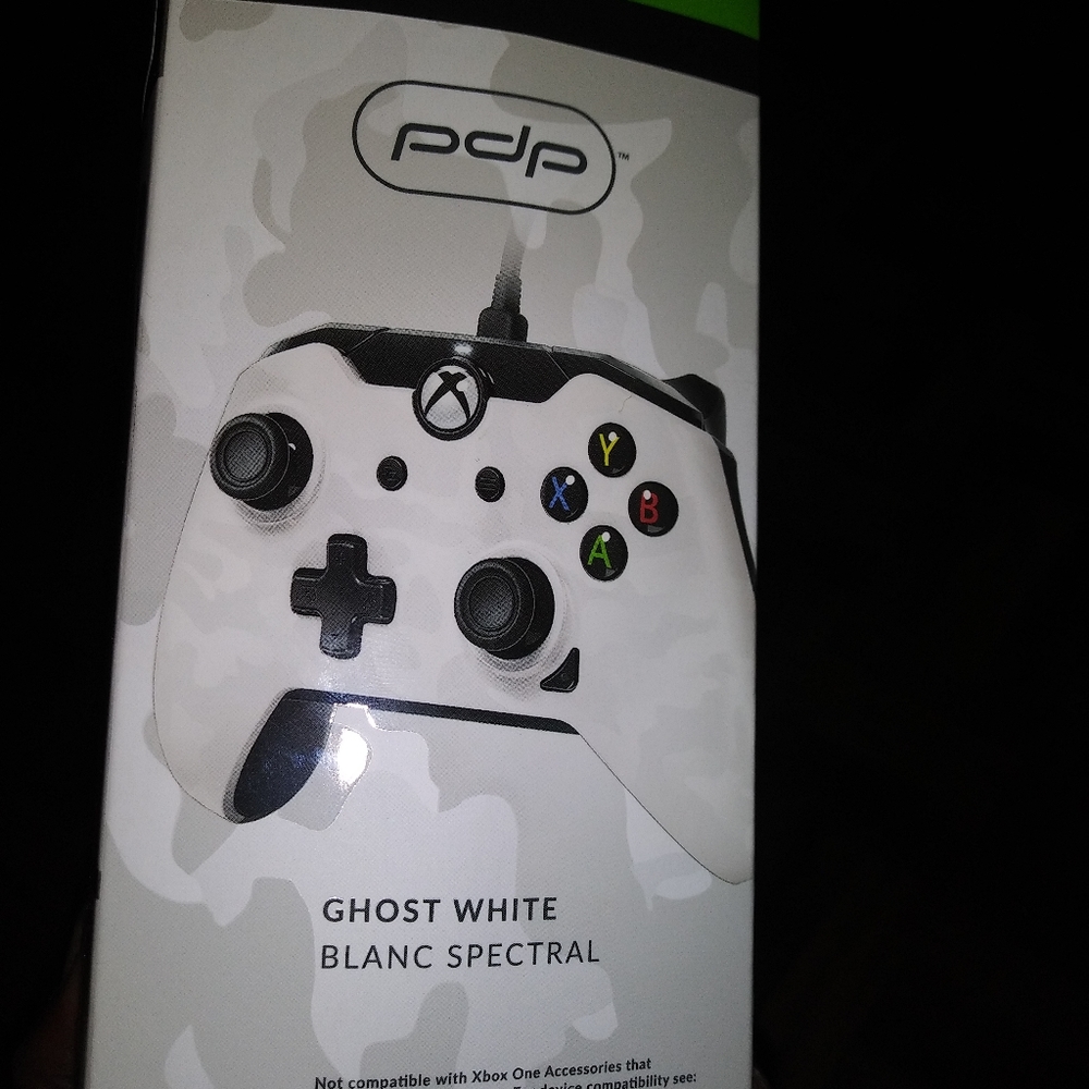 Xbox One controller - Picture 2 of 4